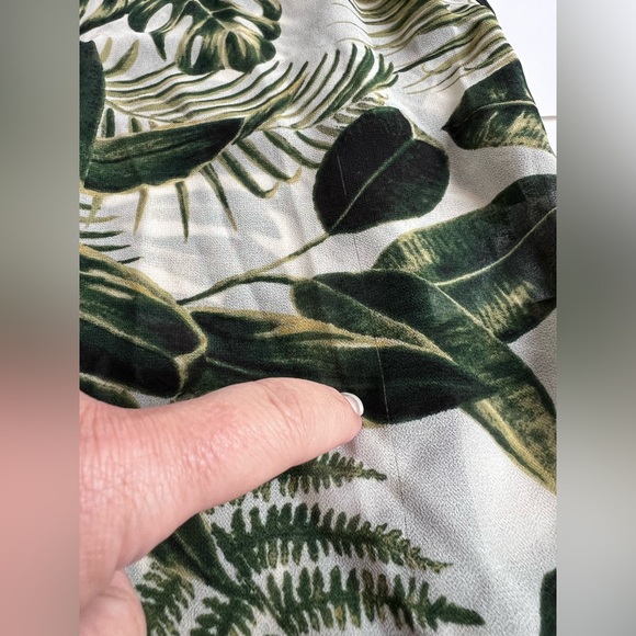 H&M Green Leaf Sheer Collared Sleeveless Button-Up Blouse - Size 8 - Picture 10 of 13